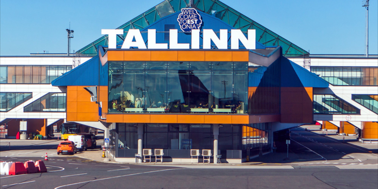 Пьяный пассажир заявил о бомбе на борту самолета Таллинн-Киев