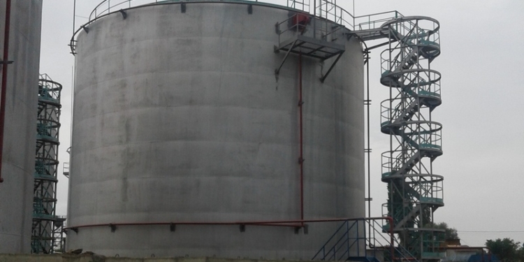 Маслоэкстракционный завод в «Лесках» перестраивают под нефтетерминал. Но заказчик строительства нахимичил с документами