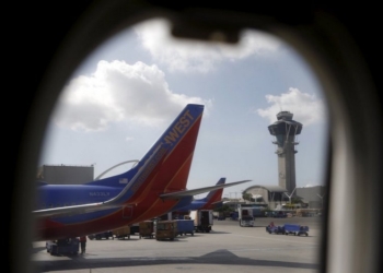 В США пилоты посадили Boeing с развалившимся в воздухе двигателем