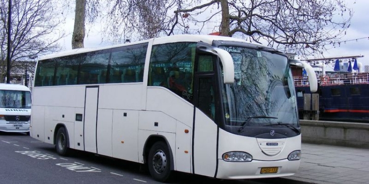 Бывает, но у них: американец спьяну купил автобус