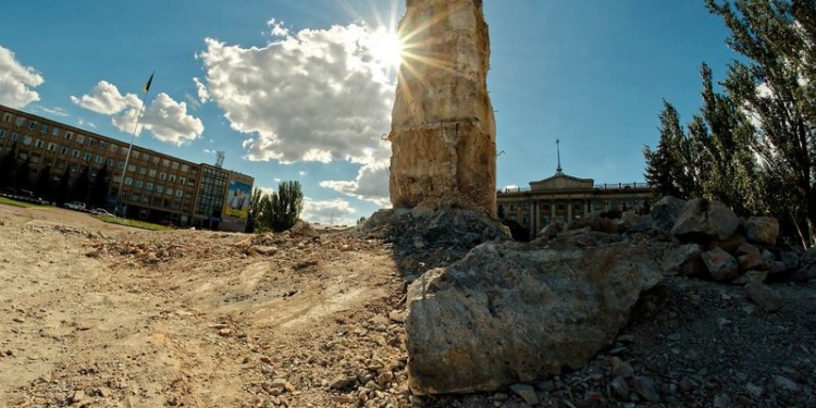 Постамент памятника Ленину обещают убрать с главной площади Николаева на следующей неделе