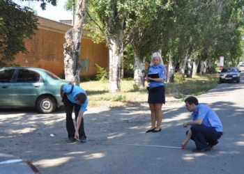 Сбит машиной или избит? В Варваровке молодой мужчина упал и потом умер