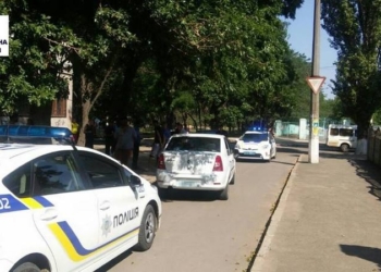 Патрульные Николаева оперативно задержали подозреваемых в ограблении