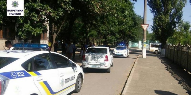 Патрульные Николаева оперативно задержали подозреваемых в ограблении