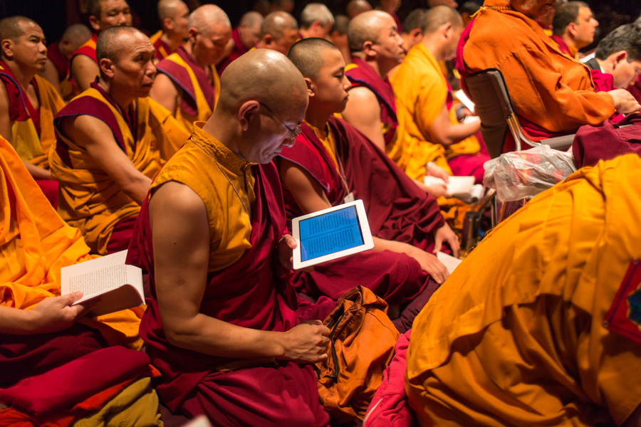 Просят деньги и предсказывают. В Китае разоблачили более 600 монахов-самозванцев 1