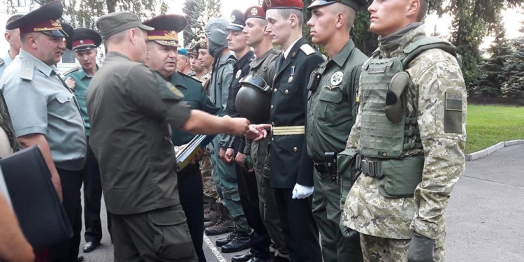 Единство формы и содержания. Министр обороны провел смотр новой военной одежды