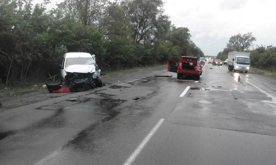 Жуткий день. Снова ДТП в Николаевской области. Столкнулись 3 машины, травмированы 3 взрослых и 2 детей