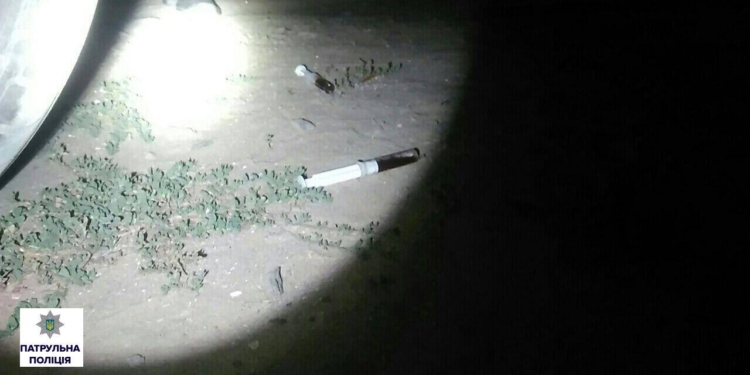 В Николаеве патрульные задержали наркопритон на колесах