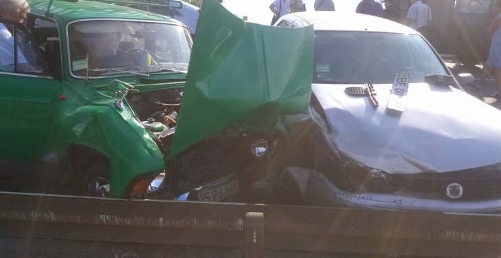 Николаев парализован из-за аварии на Варваровском мосту – там столкнулись 4 машины