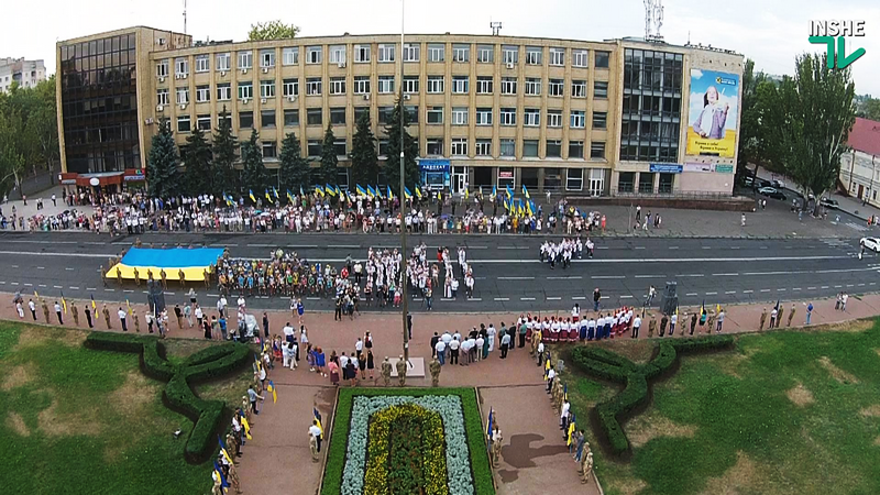 В Николаеве отмечают День Государственного флага: почти тысяча горожан вышли на Соборную площадь 23