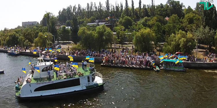 В Николаеве стартовала регата, претендующая на рекорд Украины по количеству плавсредств с национальной символикой