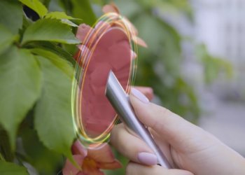 Она не говорит, она только меняет цвет. Американцы придумали ручку, пишущую миллионом цветов