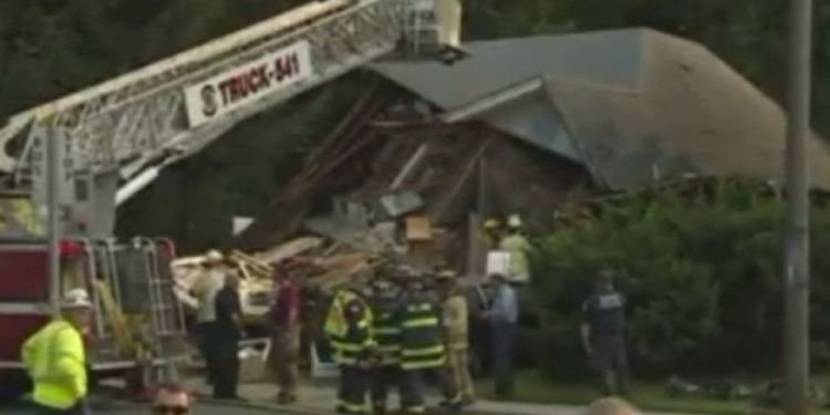 В США по неизвестной пока причине взорвался дом. 7 пострадавших