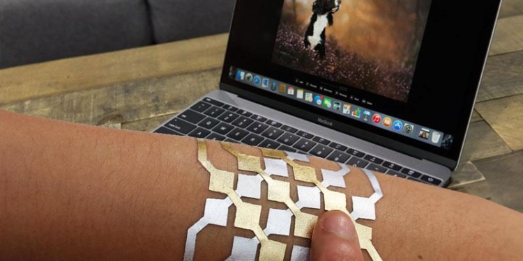 Изысканно и удобно. В Microsoft показали, как можно управлять MacBook с помощью татуировки