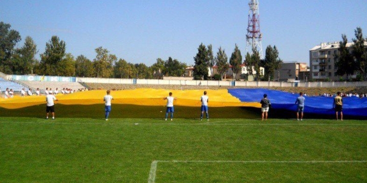 В Херсоне развернули самый большой флаг Украины в мире