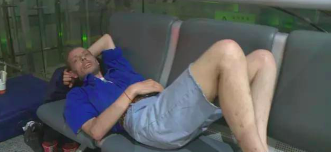 “В Китае все ненастоящее”. Голландец прилетел к китаянке на свидание и прождал ее 10 дней, пока с истощением его не увезли в больницу