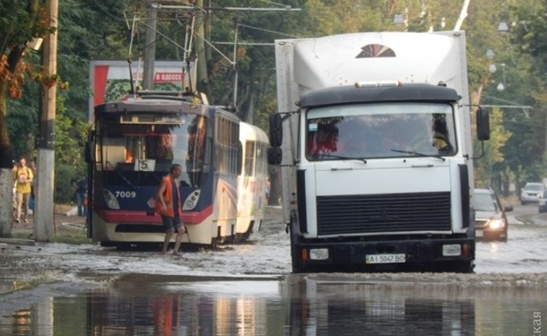 Непогода обходит Николаев стороной. Вчера вечером Одессу залило и засыпало градом