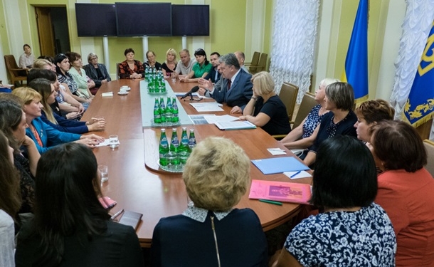 Порошенко встретился с семьями пленных украинцев