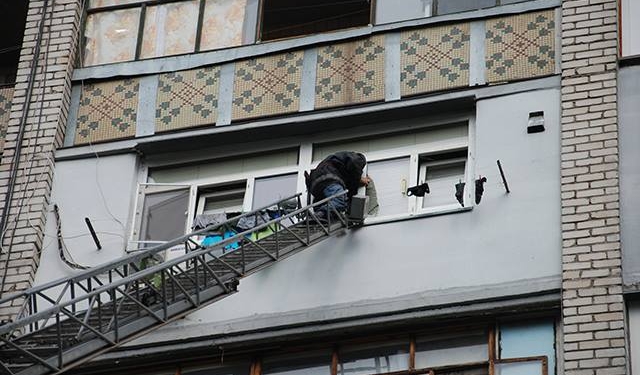 Спасатели на то и спасатели: когда из огня вынести, а когда и словом успокоить