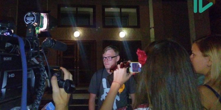 В Николаеве главного редактора “НикВестей” СБУ обвинила в ложных звонках о минировании и отобрала мобильный телефон