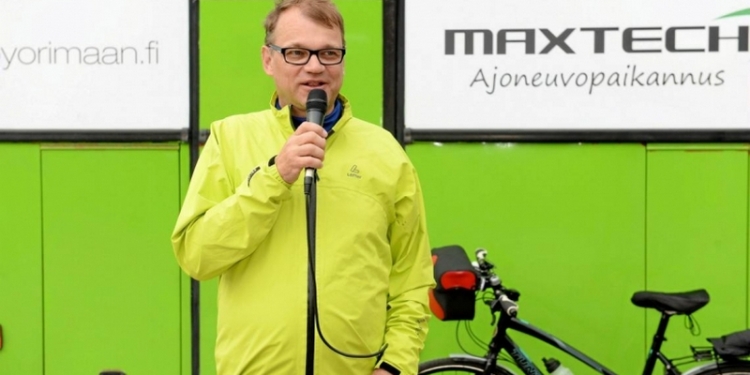 В Финляндии премьер-министр проехал 300 км на велосипеде для встречи с избирателями