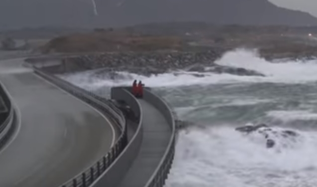 Проехать и выжить. 10 самых страшных дорог в мире