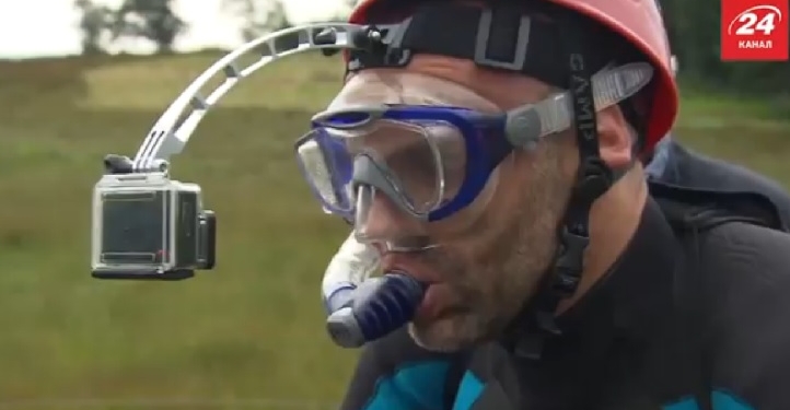 Им скучно. В Уэльсе состоялся чемпионат по езде на велосипеде в трясине