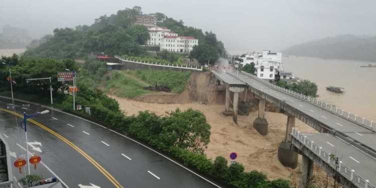 Япония продолжает страдать от тайфуна – в доме престарелых погибли 9 человек