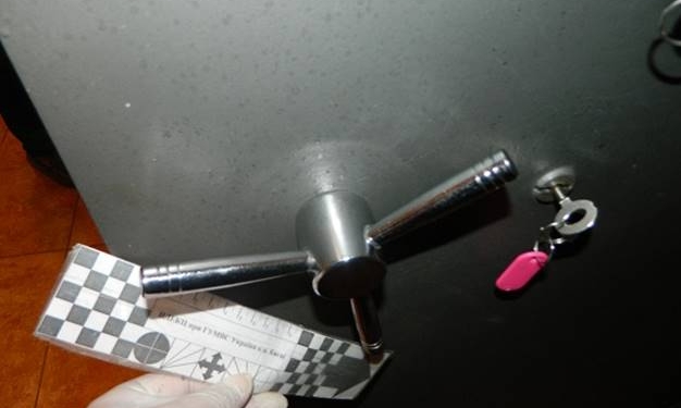 И без взлома! Из банковской ячейки похитили 210 тыс. долларов и 3 кг золота