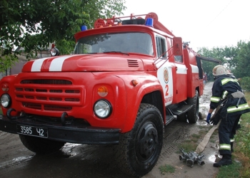 В Николаеве из-за удара молнии возник пожар в жилом доме