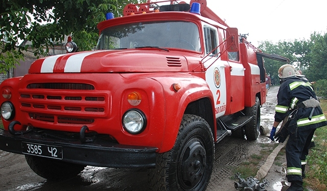 В Николаеве из-за удара молнии возник пожар в жилом доме