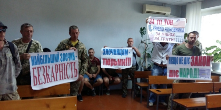 Приговор по обвинению главы Доманевской РГА и экс-начальника милиции, собравших чужой урожай, отменен. Вы не поверите, по какой причине