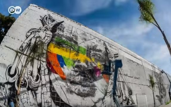 На Олимпийском бульваре в Рио создали впечатляющих размеров мурал