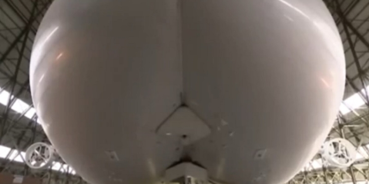 Угадайте, что это. Нет, это самый большой в мире дирижабль