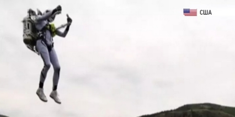 В США протестировали костюм супермена