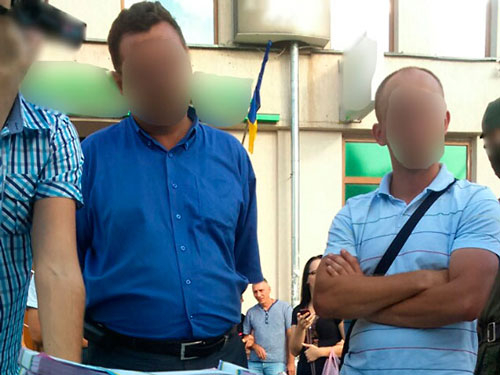 За выделение земельного участка под АЗС сельский голова запросил полмиллиона