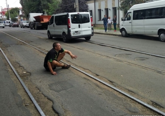 В Николаеве водитель маршрутки “под кайфом” разнес 5 автомобилей