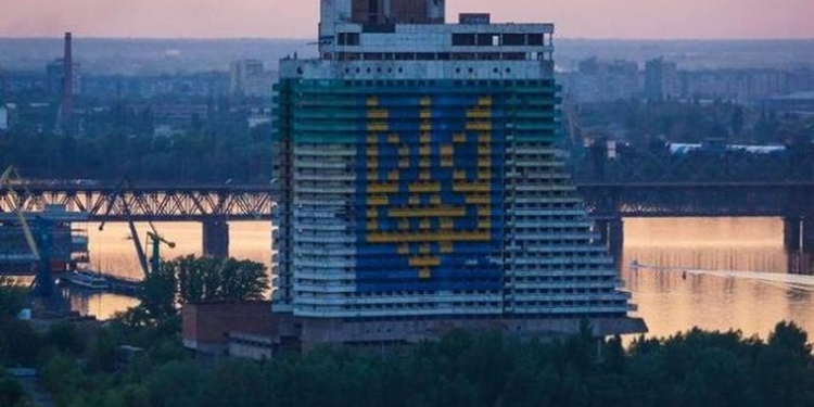 В Днепре известную недостроенную гостиницу «Парус» хотят взорвать в прямом эфире