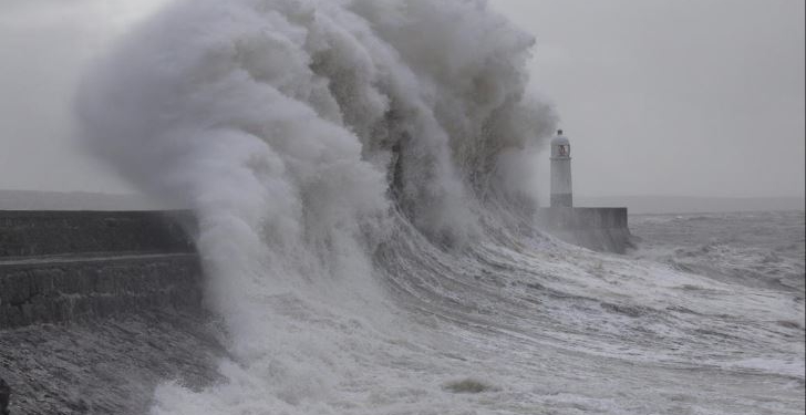 Тайфун над Токио. Ветер – 162 км в час
