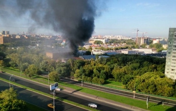 В Москве горит склад типографии. Уже 17 погибших