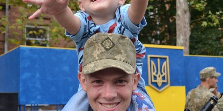 Более 60 контрактников, прошедших обучение в Николаеве в 198-м Учебном центре ВМС, присягнули украинскому народу на верность