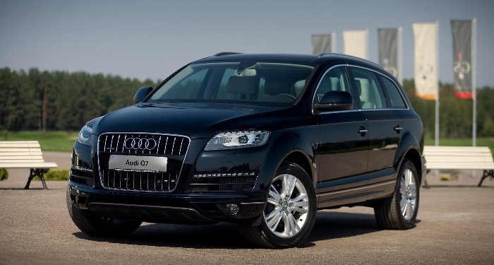 Колесам сделали “ноги”. У скандального прокурора Суса угнали “бабушкин” внедорожник