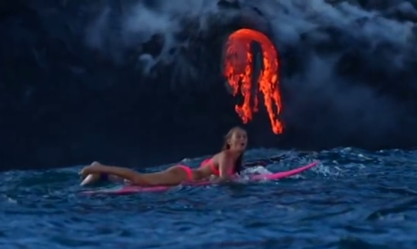 Внезапная и противоречивая. Девушка подплыла к пылающему вулкану. Избы горящей не было…