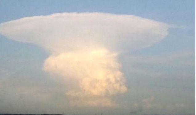 Жителей РФ напугало облако в виде “ядерного гриба”