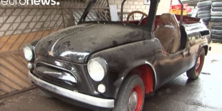 Автопарк юрского периода. Литовец собрал коллекцию из 30 “Запорожцев”