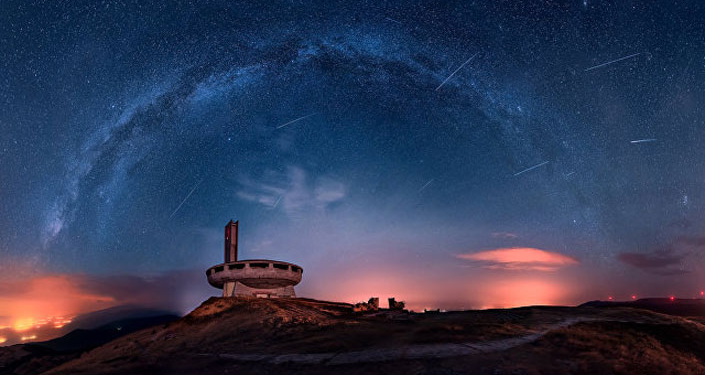 “Любимая, я тебя поведу к самому краю вселенной”. Начался самый яркий звездопад года