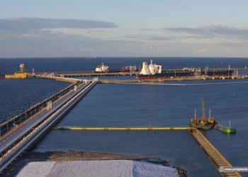 Порт Гданьск принял танкер размером с три футбольных поля