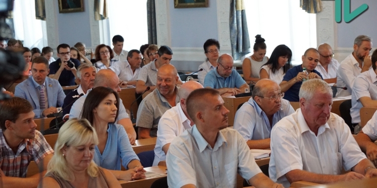 «Ничего себе». Сессия Николаевского горсовета началась, в зале аншлаг. Трансляция