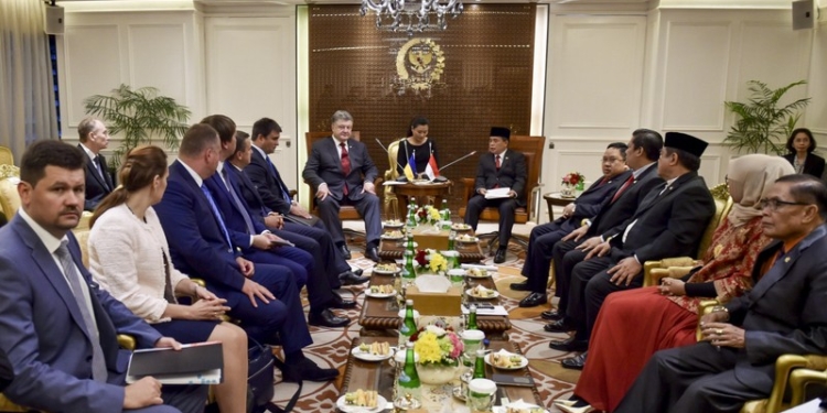 У себя уже все построили? Украина готова к реализации инфраструктурных проектов в Индонезии, – Порошенко