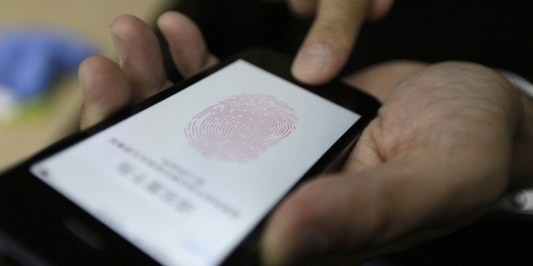 Apple запатентовала технологию задержания воров с помощью сканера отпечатков пальцев